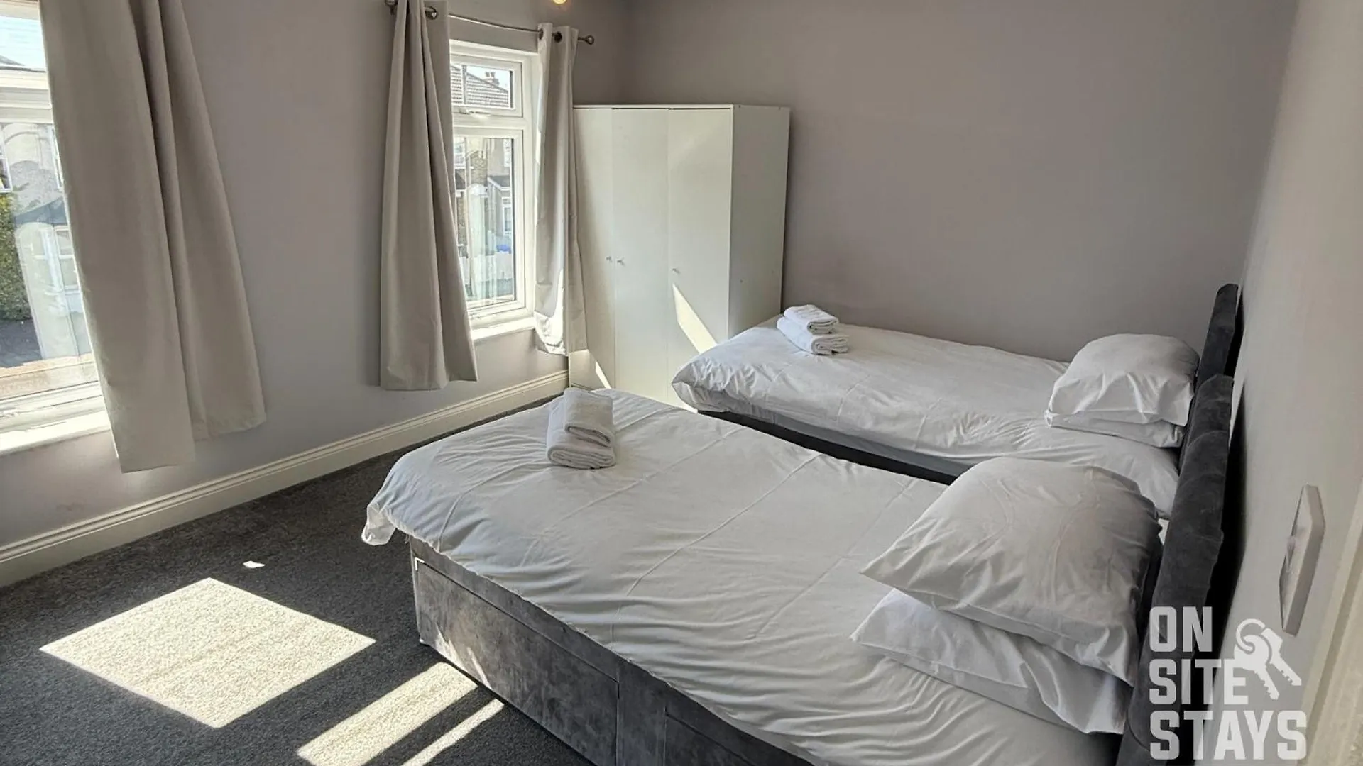 Onsitestays - 4 Bedroom House With 2 Bathrooms Welling